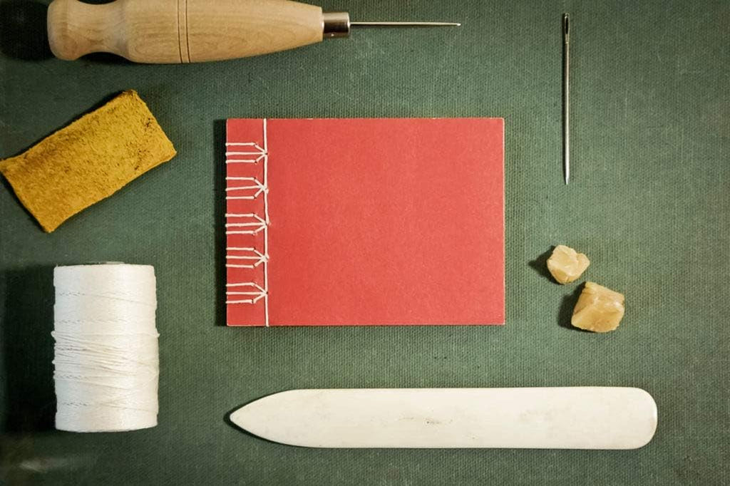 Genuine Bone Folder Tool – Scoring, Creasing, Folding & Burnishing for Paper, Card & Leather Crafts, Perfect for Origami, Scrapbooking, Bookbinding & Crafting | 100% Cattle Bone